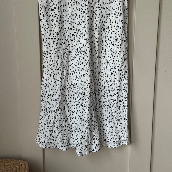Size small Olive Tree flowy black and white skirt - Picture 3 of 3